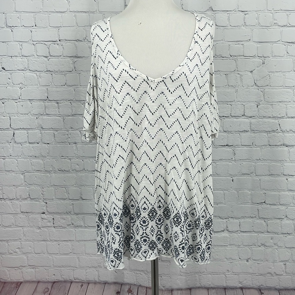 Torrid 1X Patterned Boho Cold Shoukder Short Sleeve Comfy Soft T Shirt Tee